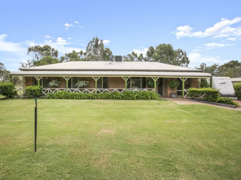 37 Wolfe Road, Oakford WA 6121