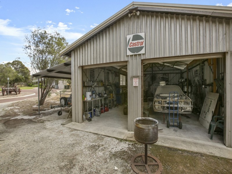 37 Wolfe Road, Oakford WA 6121