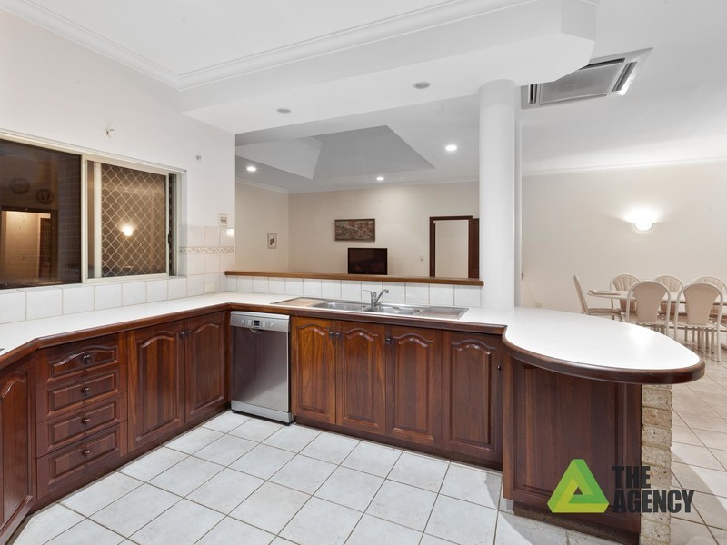 25 Houghton Way, Winthrop WA 6150