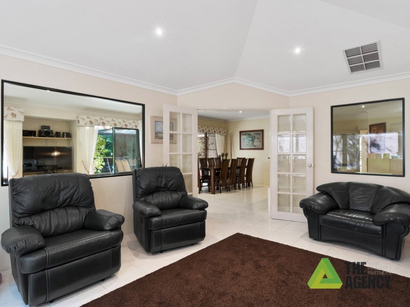 6 Taranto Way, Ellenbrook WA 6069