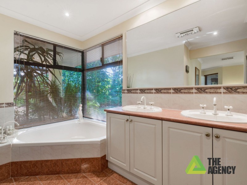 6 Taranto Way, Ellenbrook WA 6069