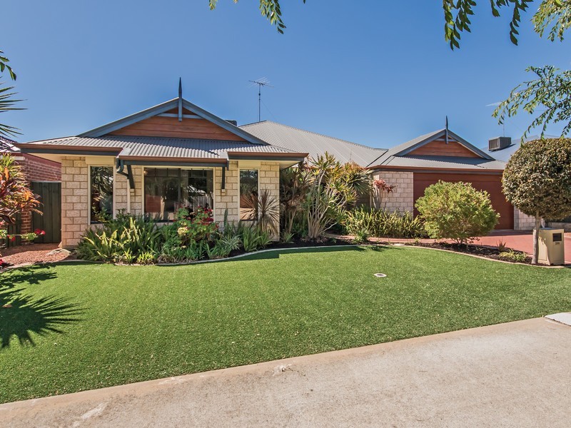 230 Peelwood Parade, Halls Head WA 6210
