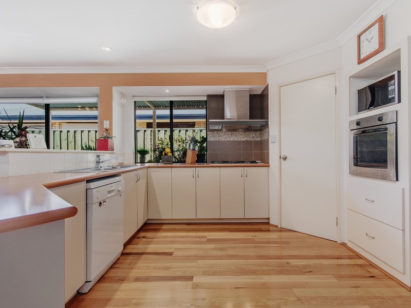 230 Peelwood Parade, Halls Head WA 6210