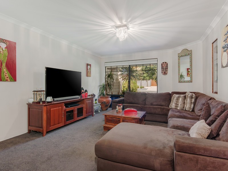 230 Peelwood Parade, Halls Head WA 6210