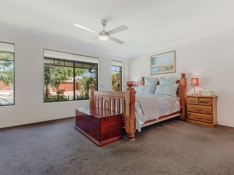 230 Peelwood Parade, Halls Head WA 6210