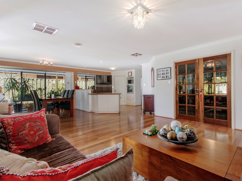 230 Peelwood Parade, Halls Head WA 6210