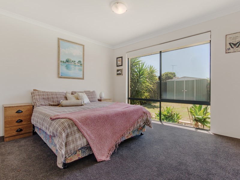 230 Peelwood Parade, Halls Head WA 6210