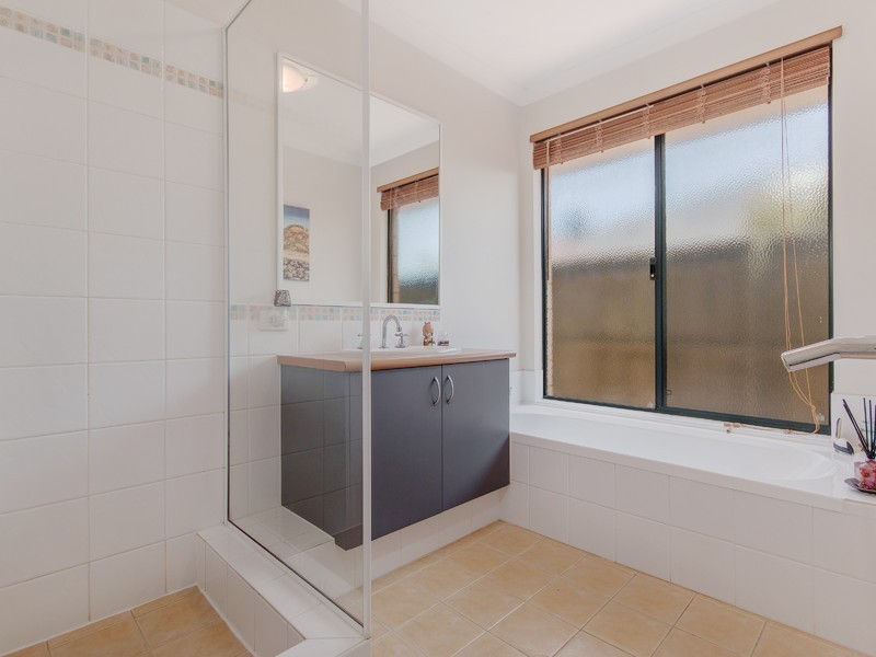 230 Peelwood Parade, Halls Head WA 6210