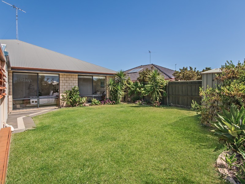 230 Peelwood Parade, Halls Head WA 6210