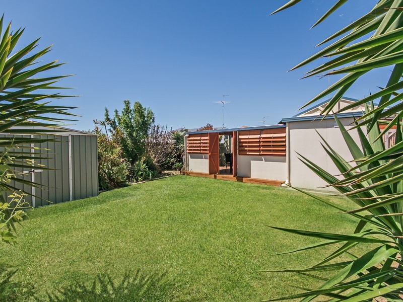 230 Peelwood Parade, Halls Head WA 6210