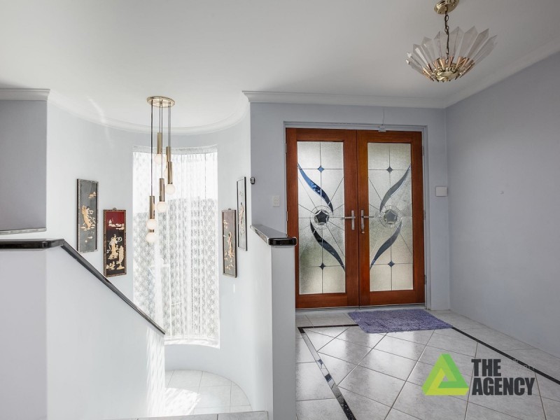 2 Ironbark Place, Halls Head WA 6210