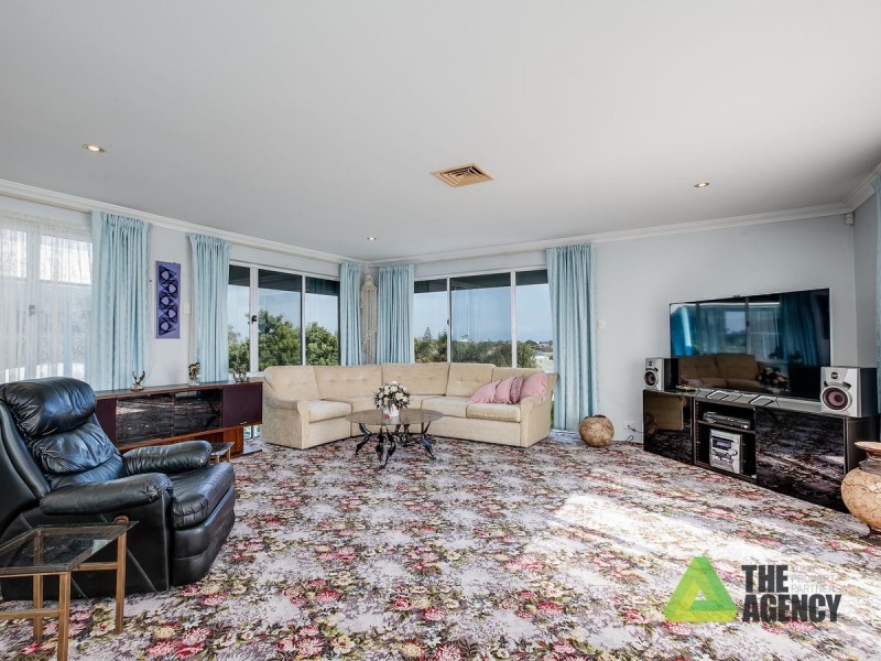 2 Ironbark Place, Halls Head WA 6210