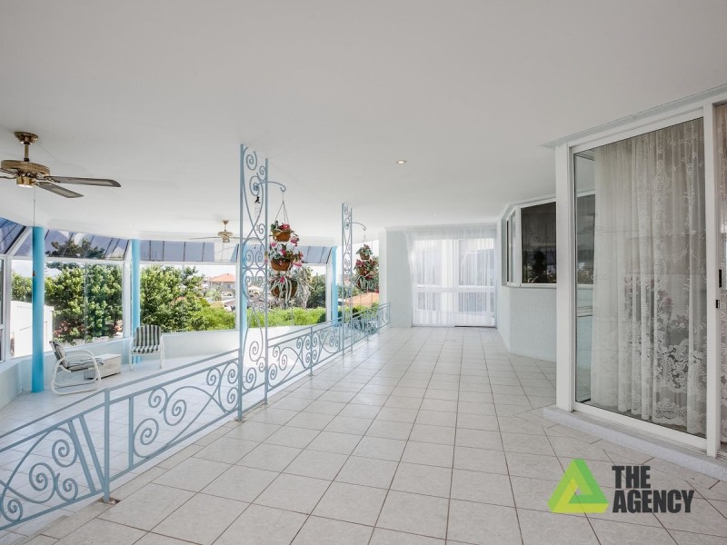 2 Ironbark Place, Halls Head WA 6210