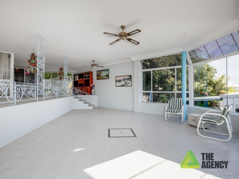 2 Ironbark Place, Halls Head WA 6210