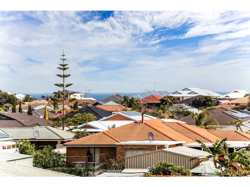 2 Ironbark Place, Halls Head WA 6210