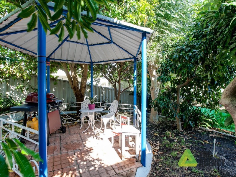 2 Ironbark Place, Halls Head WA 6210