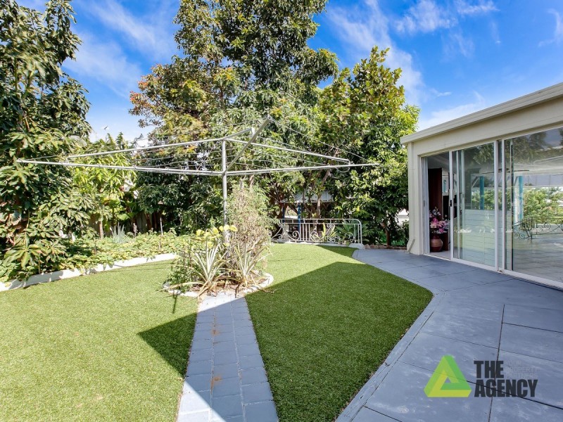 2 Ironbark Place, Halls Head WA 6210