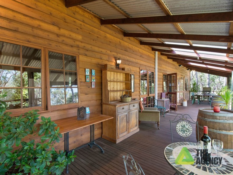 25 Benowa Drive, Glen Forrest WA 6071