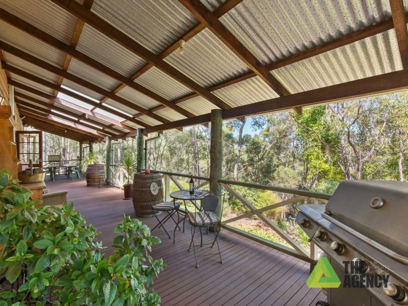 25 Benowa Drive, Glen Forrest WA 6071