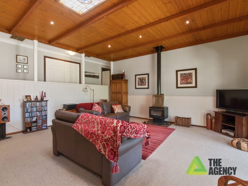 25 Benowa Drive, Glen Forrest WA 6071