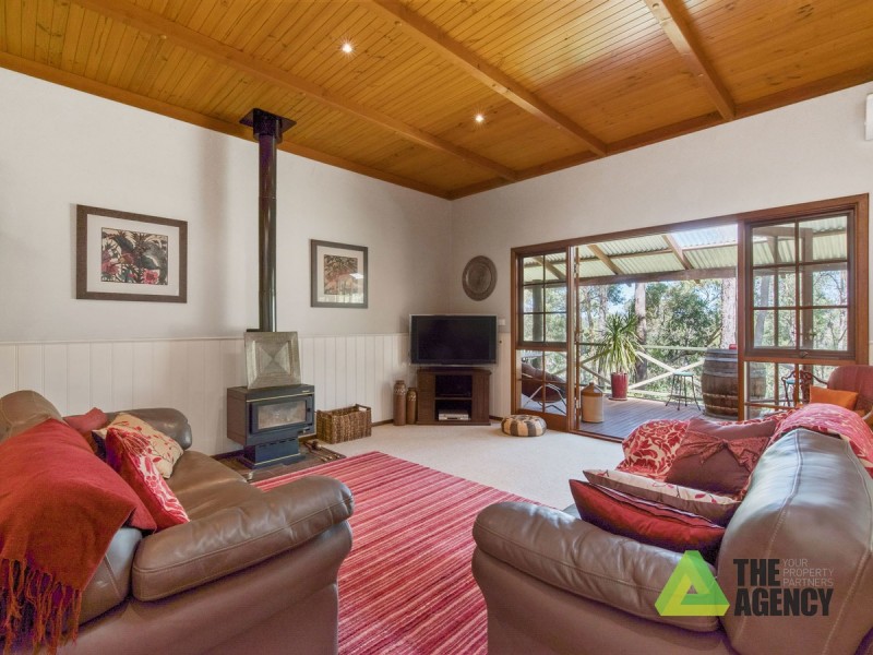 25 Benowa Drive, Glen Forrest WA 6071