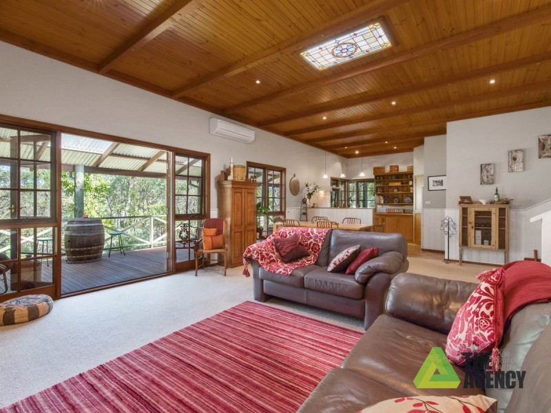 25 Benowa Drive, Glen Forrest WA 6071