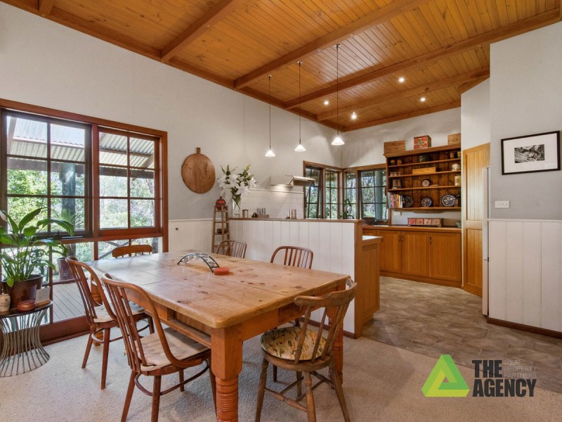 25 Benowa Drive, Glen Forrest WA 6071