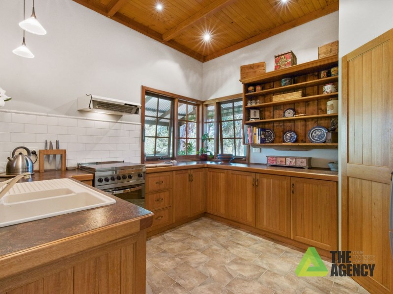 25 Benowa Drive, Glen Forrest WA 6071