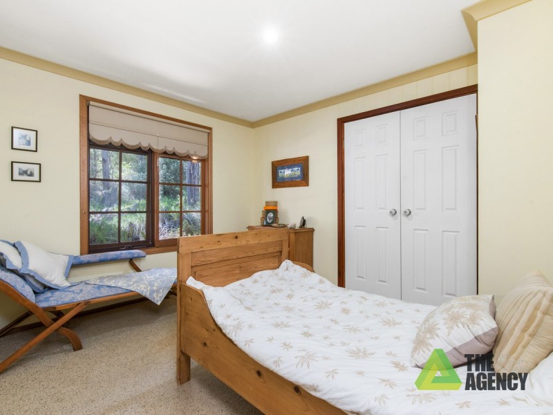 25 Benowa Drive, Glen Forrest WA 6071