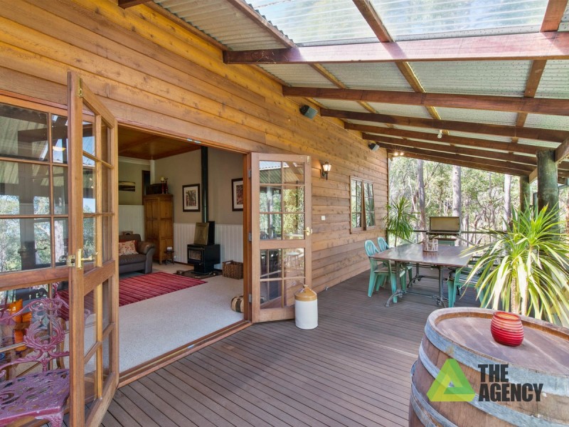 25 Benowa Drive, Glen Forrest WA 6071
