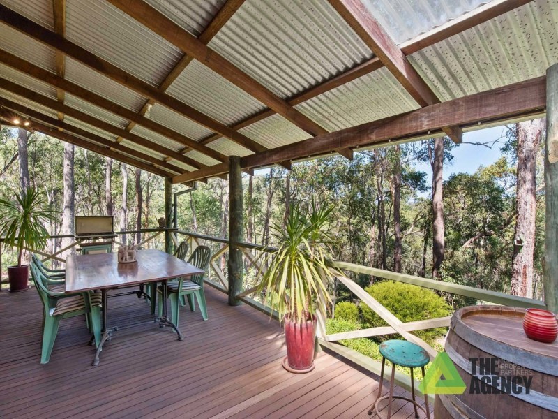 25 Benowa Drive, Glen Forrest WA 6071