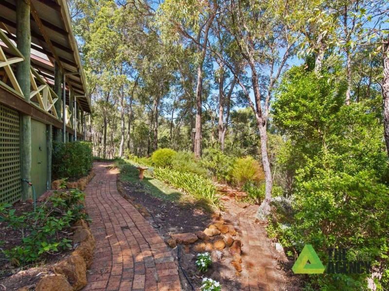 25 Benowa Drive, Glen Forrest WA 6071