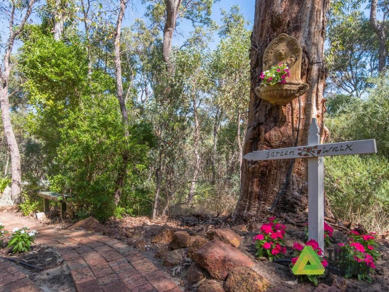 25 Benowa Drive, Glen Forrest WA 6071