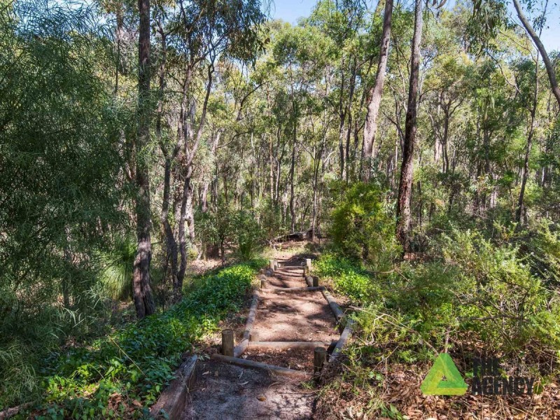 25 Benowa Drive, Glen Forrest WA 6071