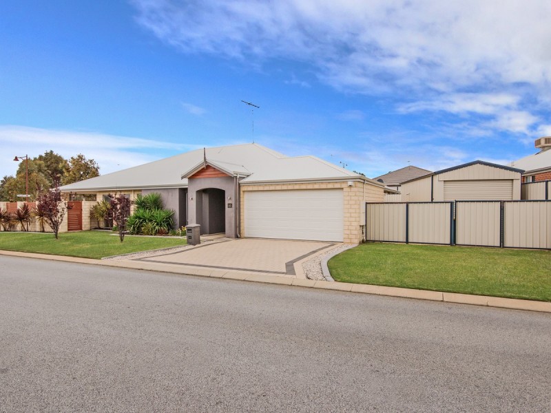32 Oakwood Gate, Meadow Springs WA 6210