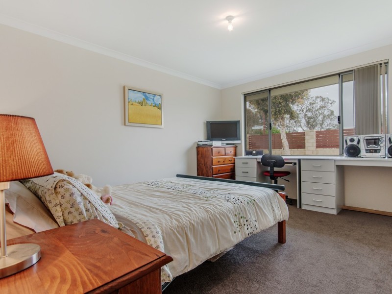 32 Oakwood Gate, Meadow Springs WA 6210