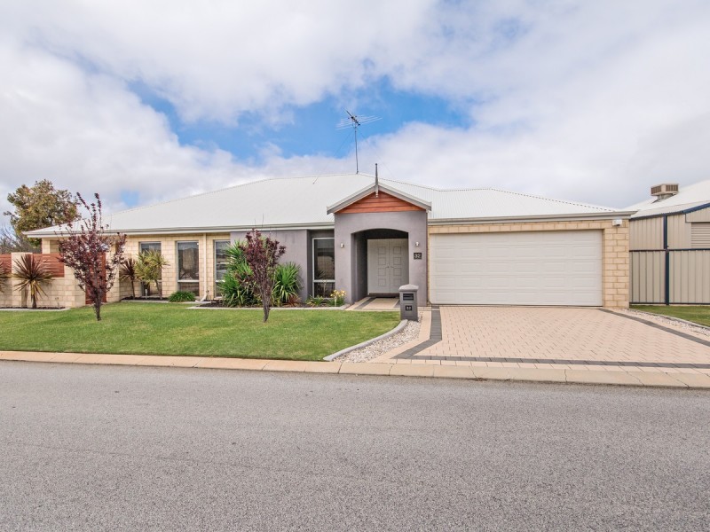32 Oakwood Gate, Meadow Springs WA 6210