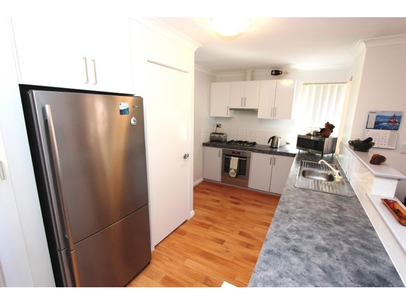 2 Wintersweet Place, Halls Head WA 6210