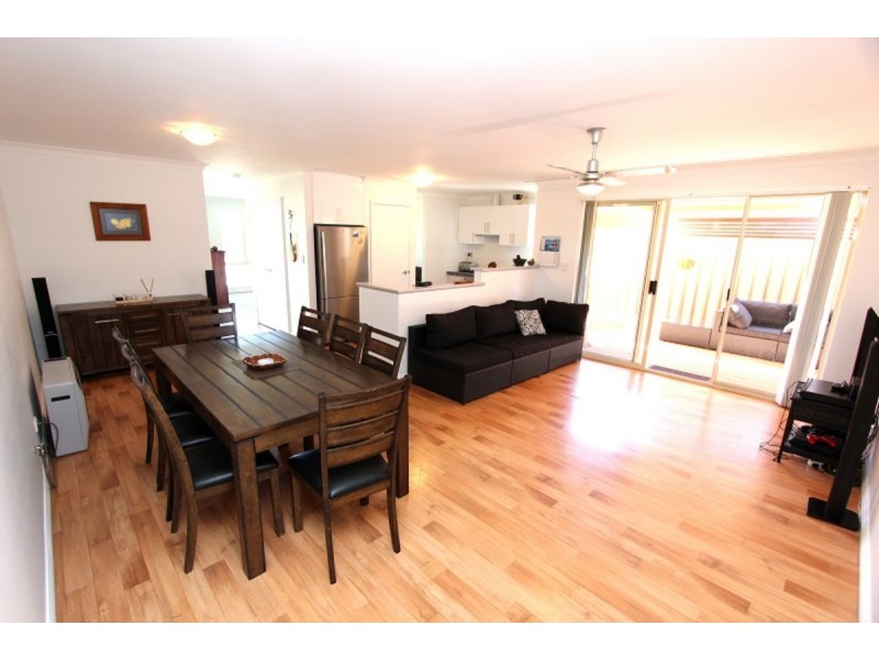 2 Wintersweet Place, Halls Head WA 6210