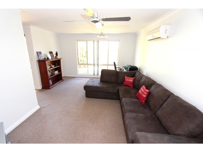 2 Wintersweet Place, Halls Head WA 6210