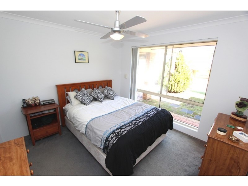 2 Wintersweet Place, Halls Head WA 6210