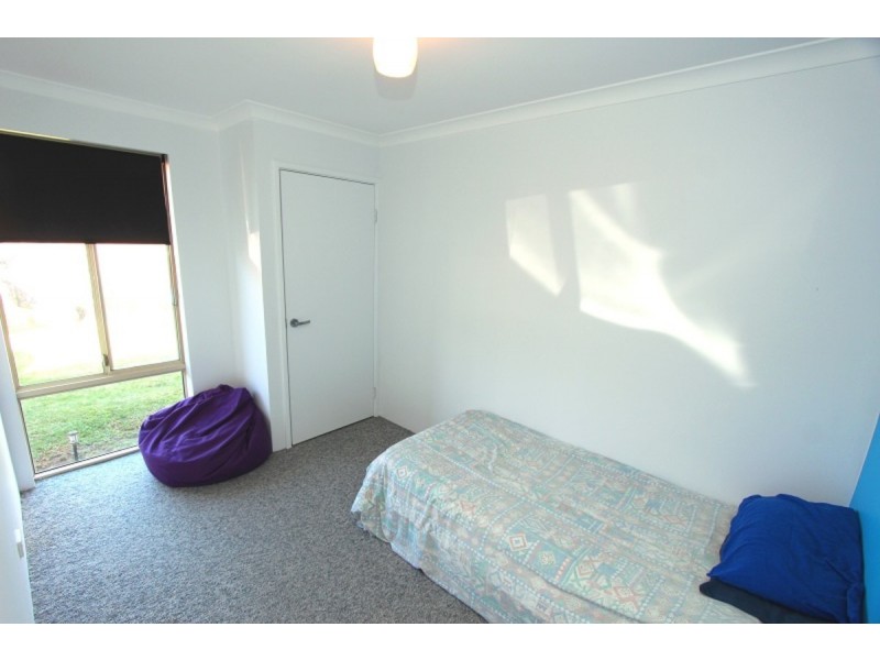 2 Wintersweet Place, Halls Head WA 6210