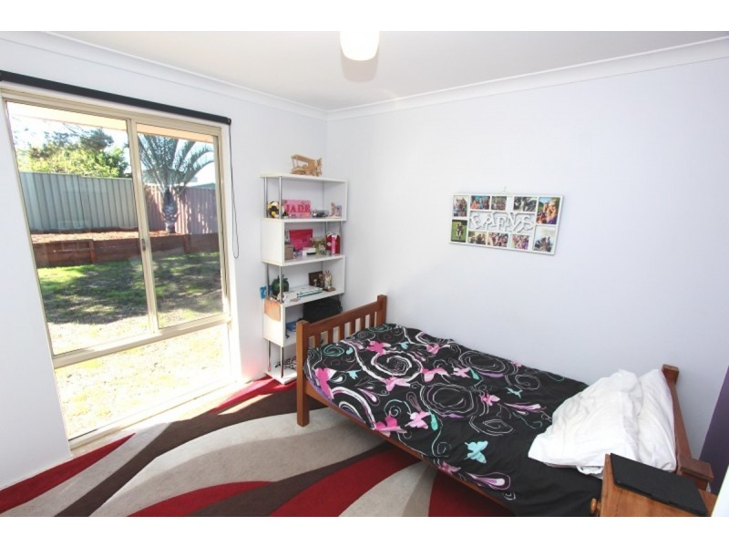 2 Wintersweet Place, Halls Head WA 6210