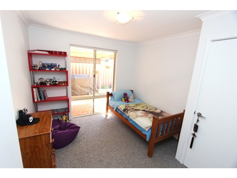 2 Wintersweet Place, Halls Head WA 6210