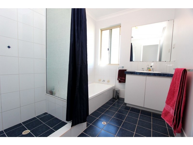 2 Wintersweet Place, Halls Head WA 6210