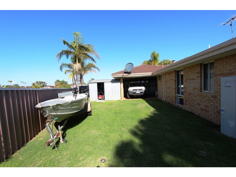 2 Wintersweet Place, Halls Head WA 6210