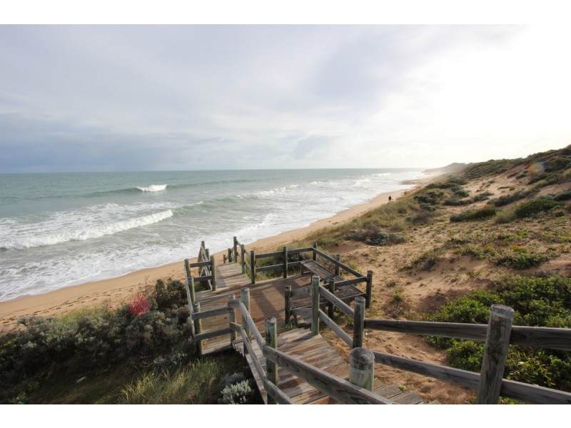 2 Wintersweet Place, Halls Head WA 6210