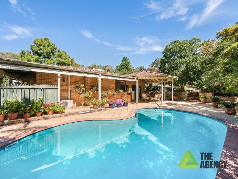 32 Benbullen Road, Kalamunda WA 6076