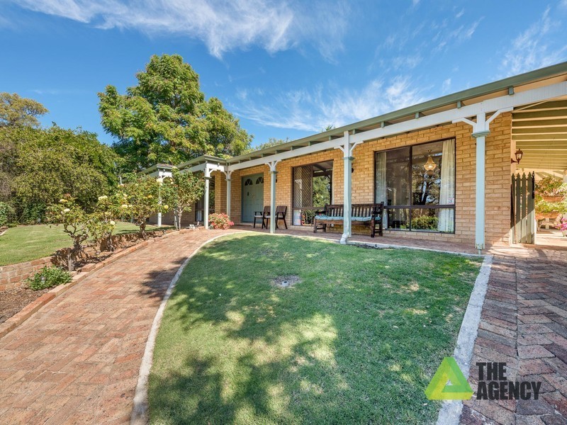 32 Benbullen Road, Kalamunda WA 6076