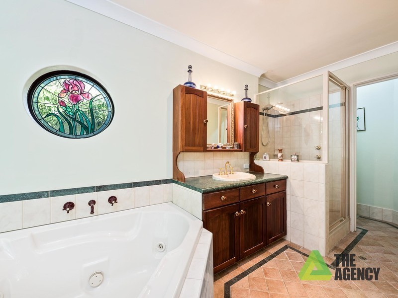 32 Benbullen Road, Kalamunda WA 6076